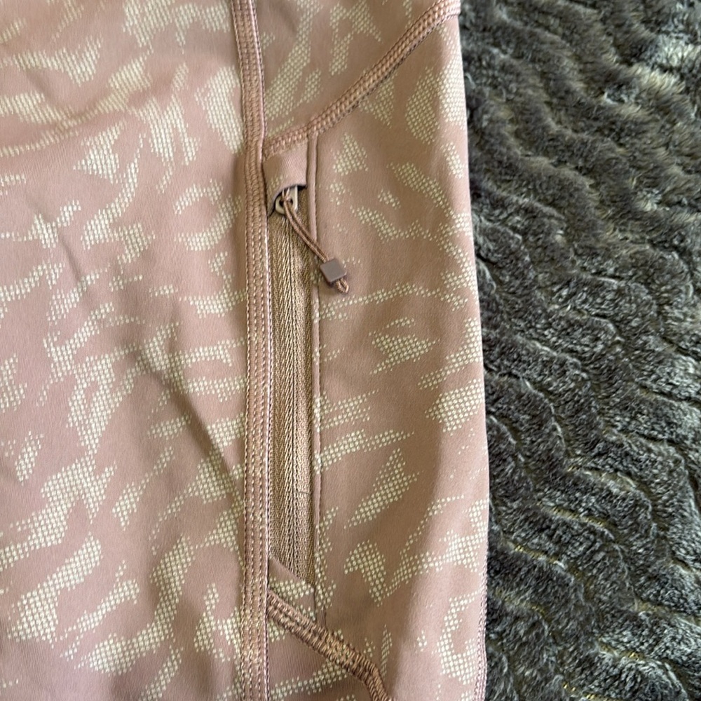 Athelta Rainer print tight size extra extra small like new purple reflective - Picture 6 of 12